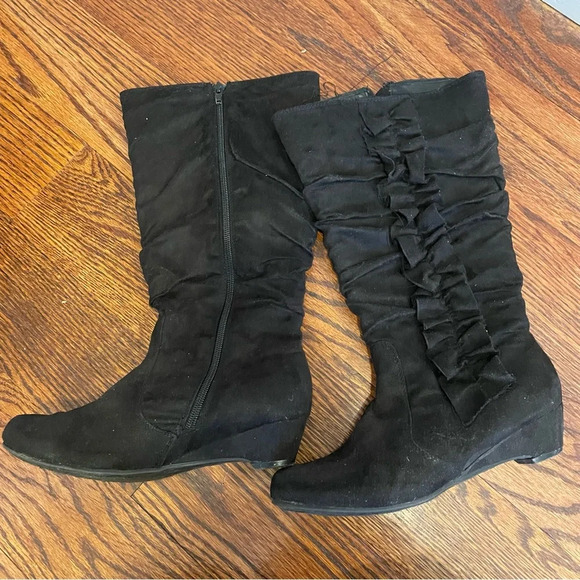 Stuart Weitzman Angelina Black Suede Wedge Boots - Girls Size 5 - Picture 3 of 8